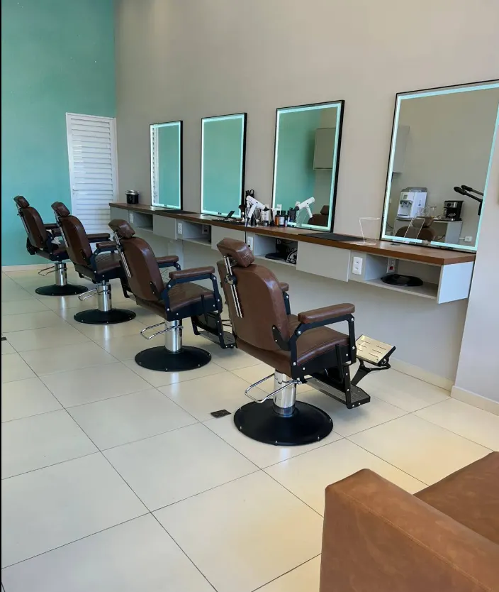 Ambiente de atendimento da Auren Barber Club